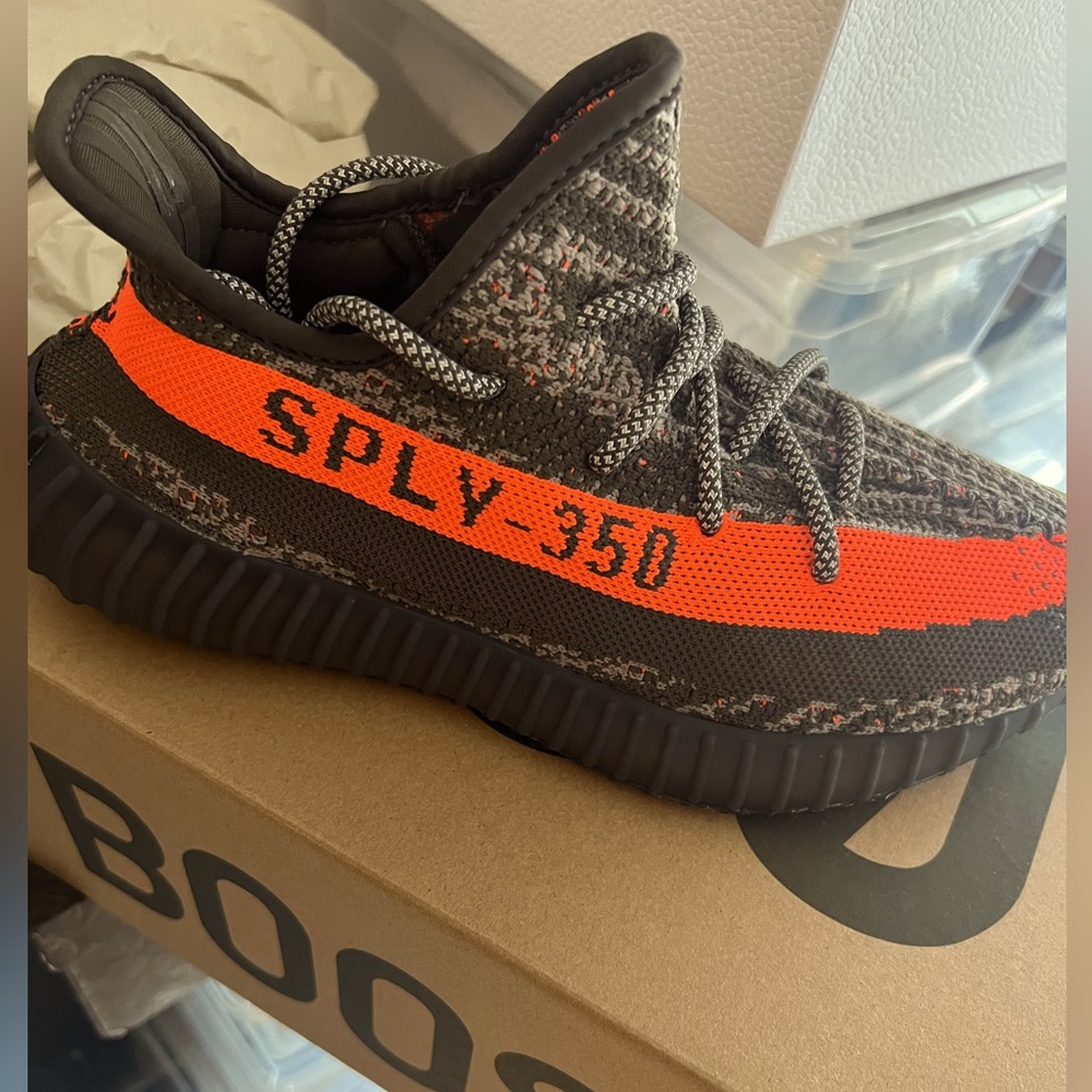 Brand New Yeezy Adidas Boost 350 V2 Carbon Beluga size 6.5